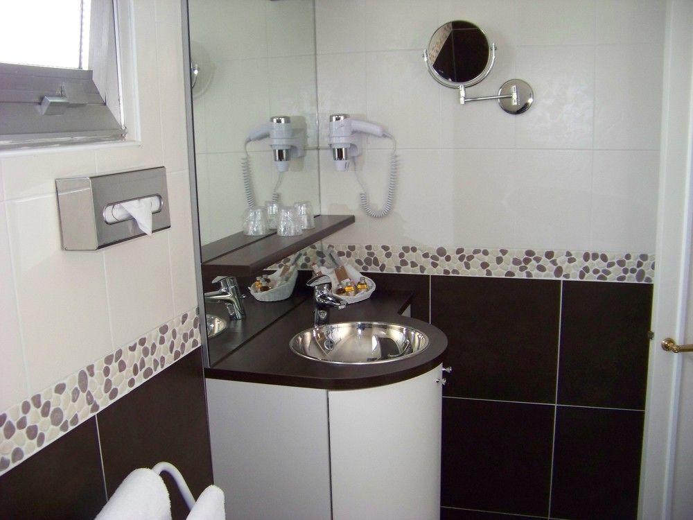 Hotel Du Rond-point Des Champs-elysees - Esprit De France 4*